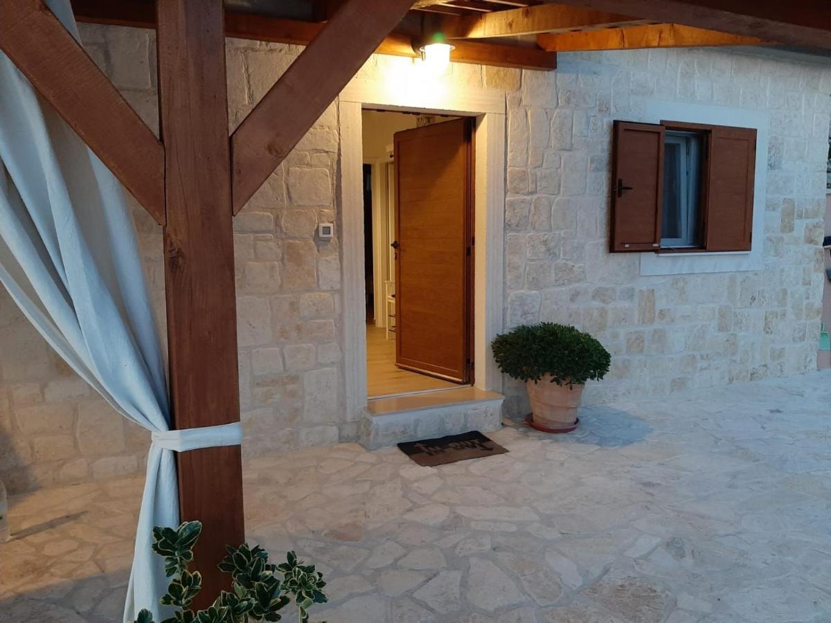 Holiday House Barba - Vrana Pakostane Bagian luar foto