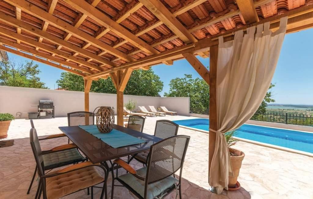 Holiday House Barba - Vrana Pakostane Bagian luar foto