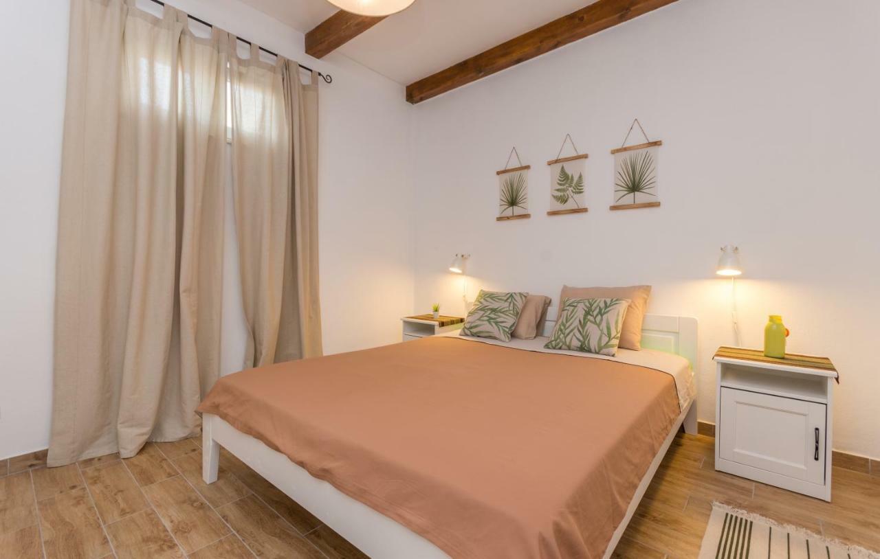 Holiday House Barba - Vrana Pakostane Bagian luar foto